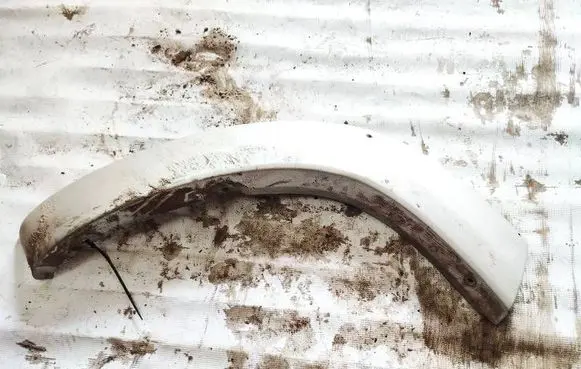Toyota RAV 4 (XA20) Front arch trim 