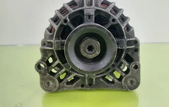 Volkswagen Polo Generator/alternator 03D903025E