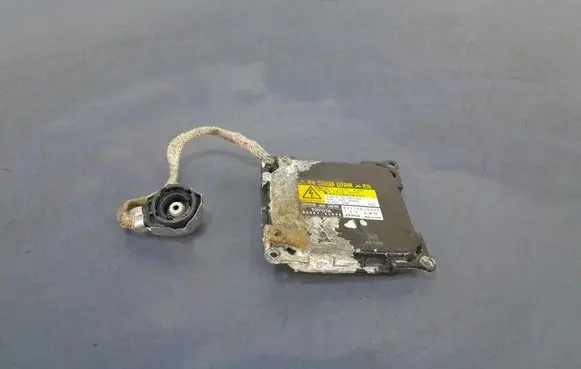 Lexus IS 220D-250-350 Voltage converter/converter module 0311000390