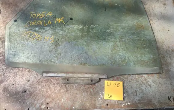 Toyota Corolla E120 E130 Rear door window glass 89786464