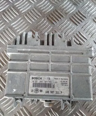 Volkswagen PASSAT B4 Engine control unit/module 0261203707708 1H0907311P 26SA3609