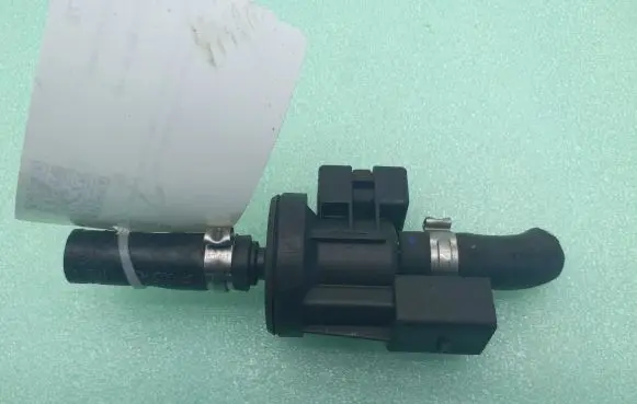 Audi TT TTS Mk2 Breather valve 06E906517A