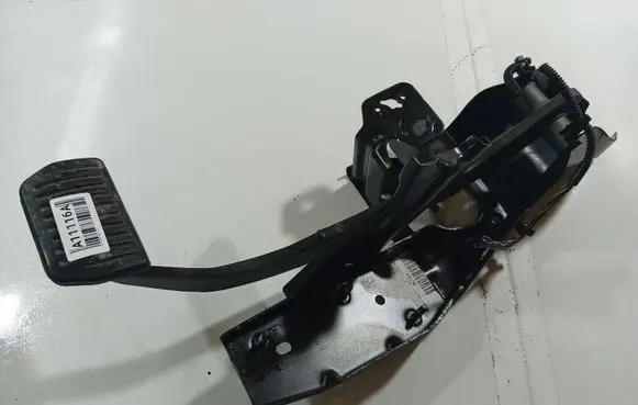 Volvo S80 Clutch pedal 31201792