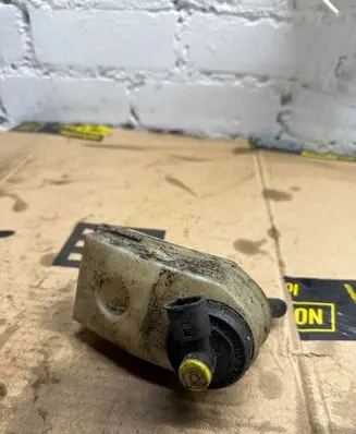 Brake fluid reservoir