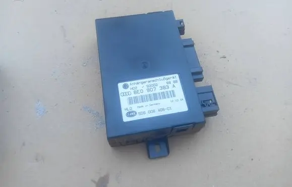 Audi A4 S4 B6 8E 8H Tow bar trailer control unit/module 8E0907383A S0002 5DS00840801