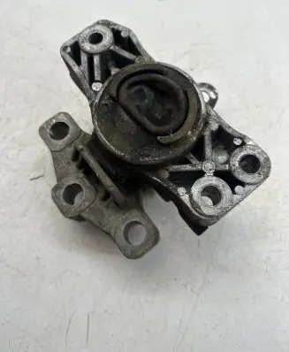 Alfa Romeo 159 Engine mount bracket