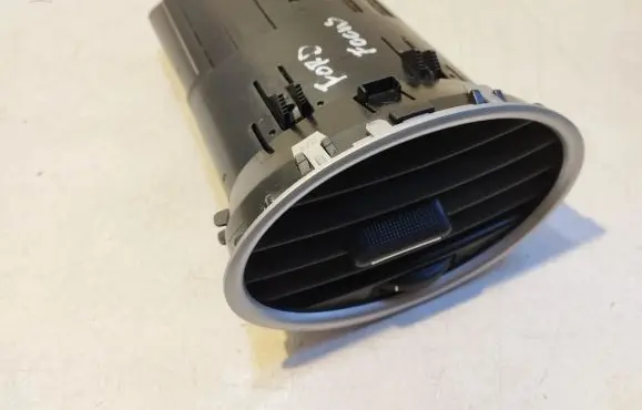 Ford Focus Dash center air vent grill 4M51A014L21BD