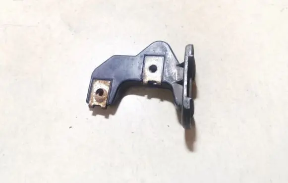 Front bumper mounting bracket