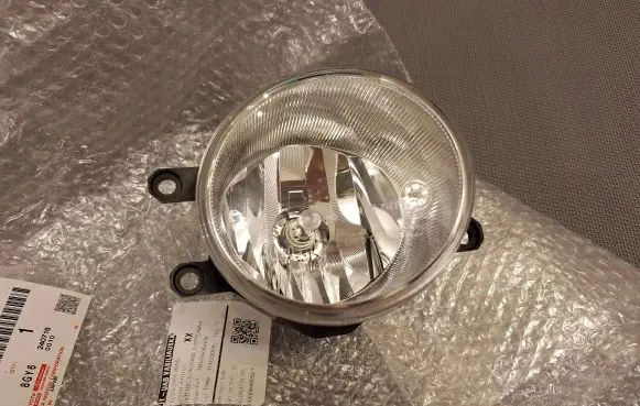 Toyota RAV 4 (XA40) Front fog light 8122047010 240716