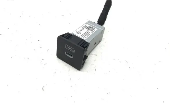 Honda ZR-V USB socket connector 8A350TJBA113M1 8A350TJBA113