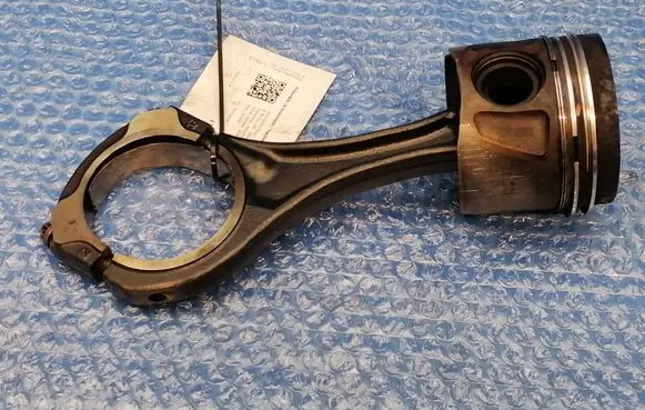 Mercedes-Benz E W212 Piston with connecting rod 8370B