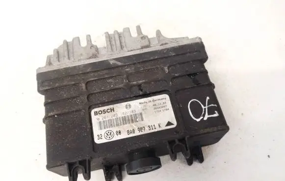 Volkswagen Golf III Engine control unit/module 8a0907311k 0261203182