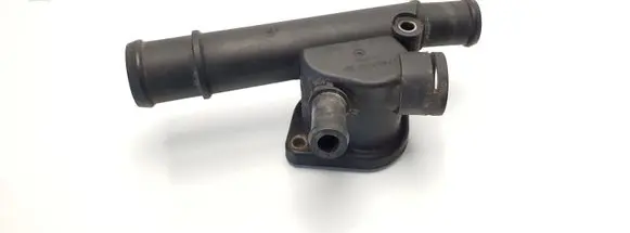 Volkswagen Golf IV Engine coolant pipe/hose 038121133