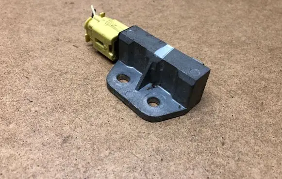 Nissan X-Trail T30 Airbag deployment crash/impact sensor FBCN004X070154