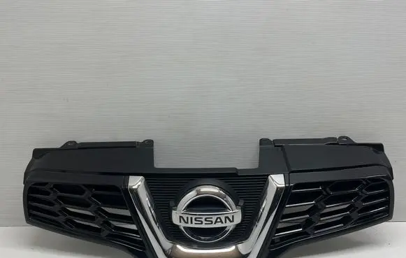 Nissan Qashqai Front bumper upper radiator grill 62310BR00A
