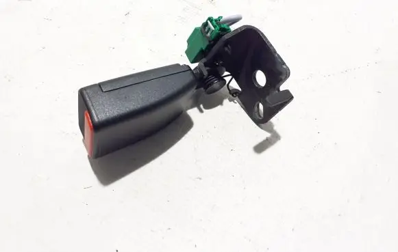 Rear seatbelt buckle