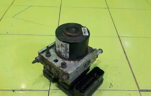 Mitsubishi Lancer VIII ABS Pump 4670A516
