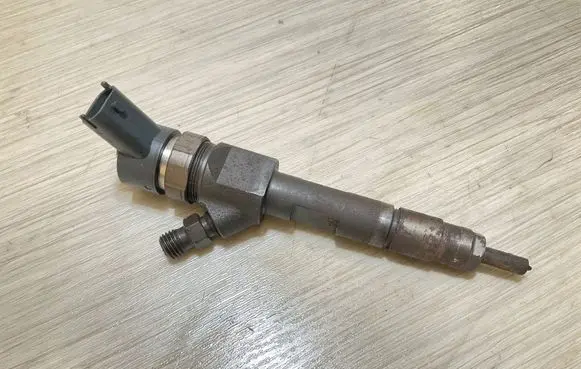 Renault Megane II Fuel injector 0445110230