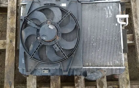 KIA Carens I Electric radiator cooling fan