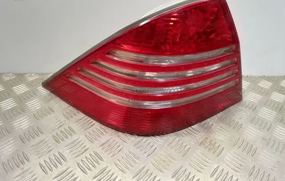 Mercedes-Benz S W220 Rear/tail lights 255601L