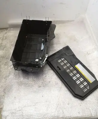 Volkswagen Touareg II Battery box tray 7P0801283
