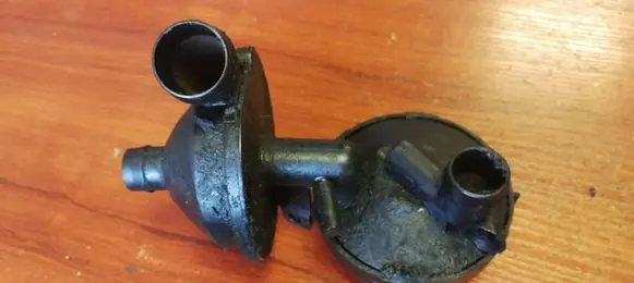 BMW 3 E46 Oil breather separator 7501566