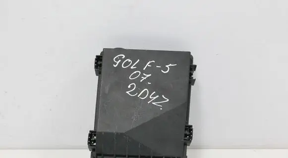 Volkswagen Golf V Fuse box cover 013949711 1K0937132
