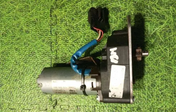 BMW M6 Seat adjustment motor 8251489