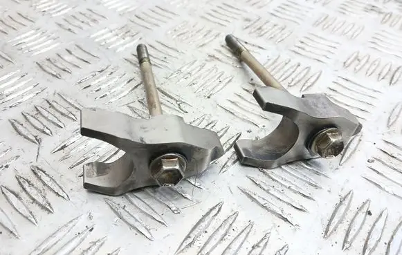 Toyota Avensis Verso Fuel Injector clamp holder 