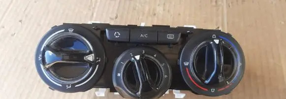 Peugeot 208 I Climate control unit