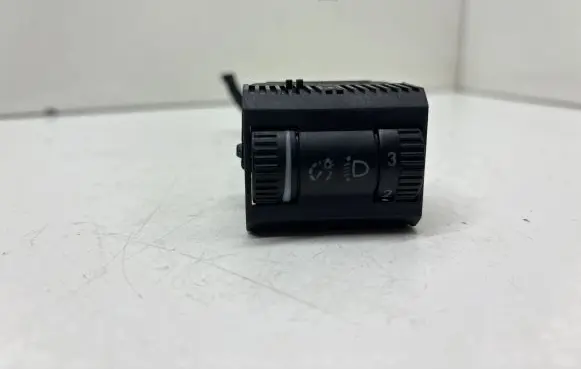 Volkswagen Polo IV 9N3 Headlight level height control switch 6Q0941333C