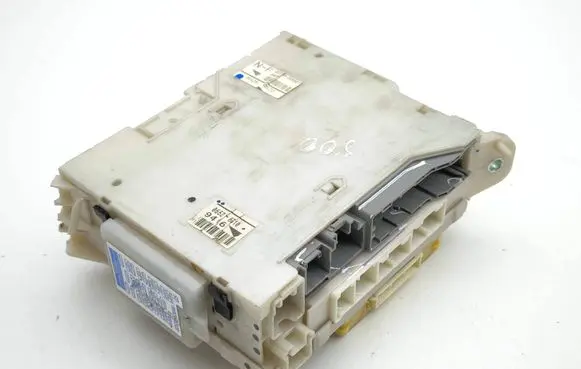 Lexus IS 220D-250-350 Fuse module 8273053021 6H280572 9934