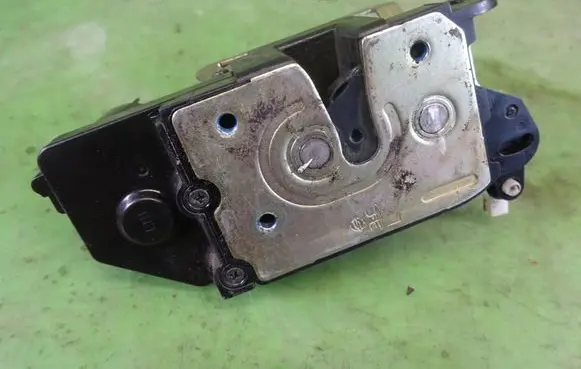 SsangYong Actyon Front door lock