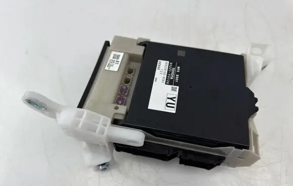 Toyota C-HR I Central body control module 89221F4130