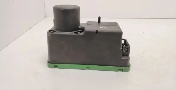 Volkswagen PASSAT B4 Central locking vacuum pump 3A0962257