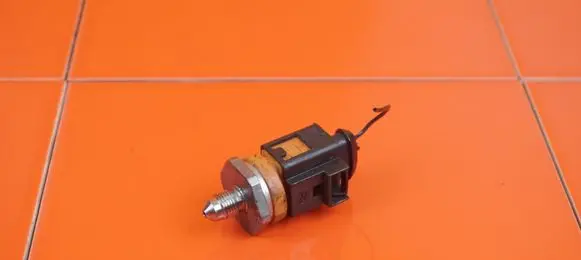 Volkswagen Scirocco Fuel pressure sensor 0261545113 18MB45