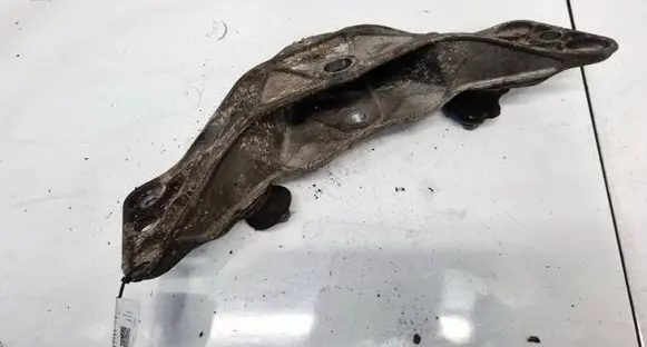 BMW 7 E65 E66 Engine mounting bracket 6759680