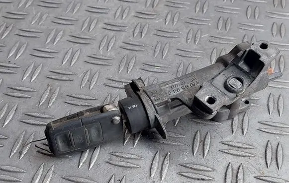 Volkswagen PASSAT B5.5 Ignition lock 4B0905851C 4b0905849