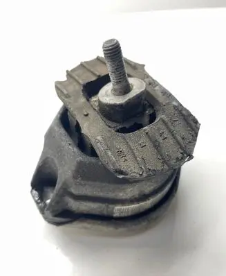 BMW 5 E60 E61 Engine mount bracket 6789874