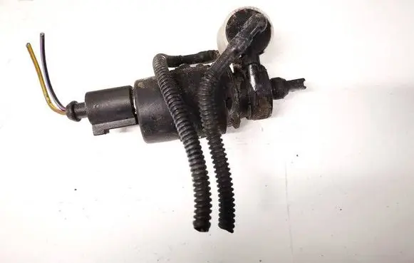 Volkswagen Touran I Windscreen/windshield washer pump 1T0955651A