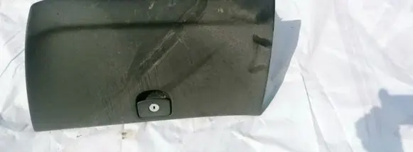 Peugeot 407 Glove box