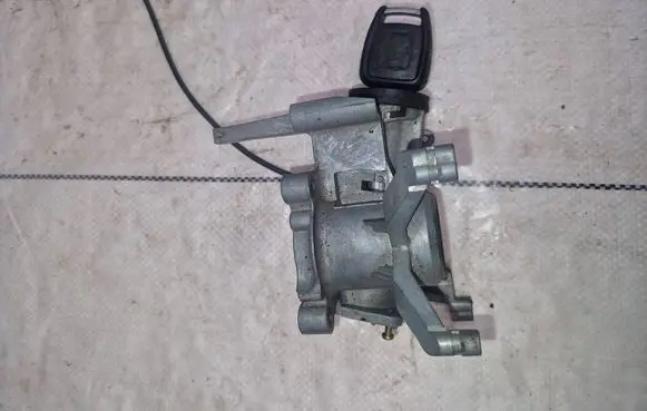 Opel Frontera B Ignition lock