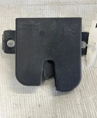 Volkswagen Caddy Rear door lock 2K0827505J