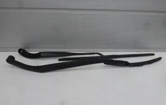 Hyundai Kona I Front wiper blade arm