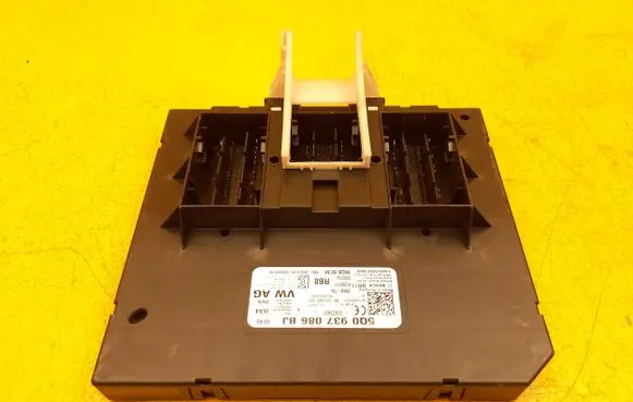 Volkswagen PASSAT B8 Other control units/modules 5Q0937086BJ