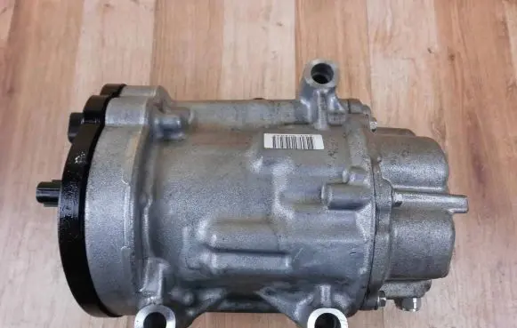 Toyota C-HR I Air conditioning (A/C) compressor (pump) 0424000370 8837047092