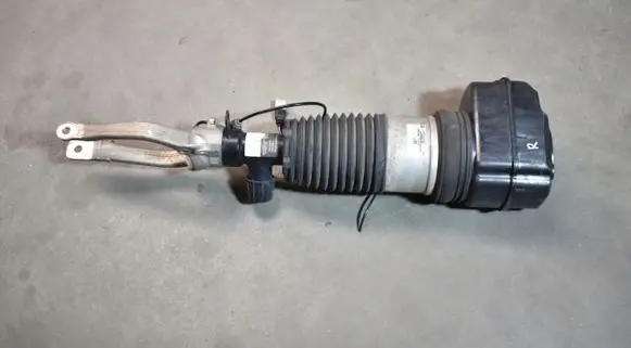 BMW 7 G70 Front shock absorber/damper 6892588