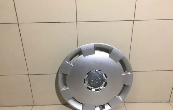 Audi A6 S6 C5 4B R16 wheel hub/cap/trim 8P0601147A