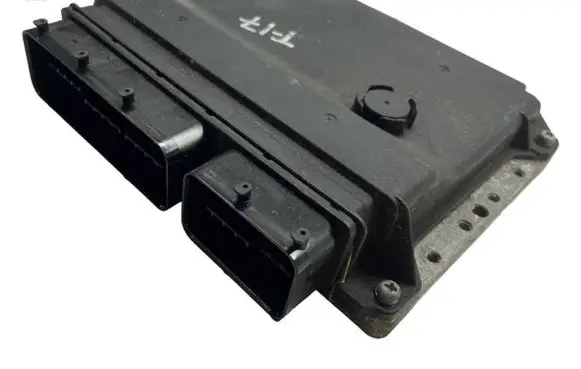 Toyota Auris 150 Engine control unit/module 8966102E71 MB2753000241