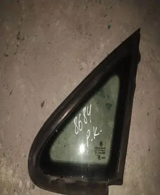 Volkswagen Golf Plus Front triangle window/glass 
